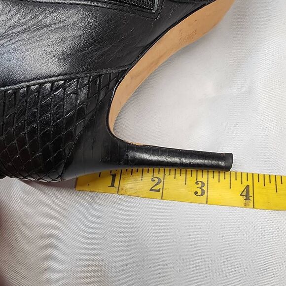 Ann Taylor Black Leather Ankle Boots 8.5M Snakeskin Embossed Buckle Heels - Picture 8 of 8